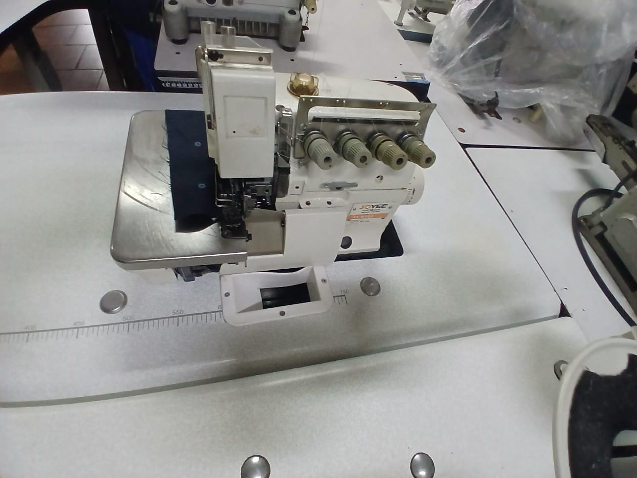 Overlock de 5 hilo marca joyee modelo JYB 705 Usada